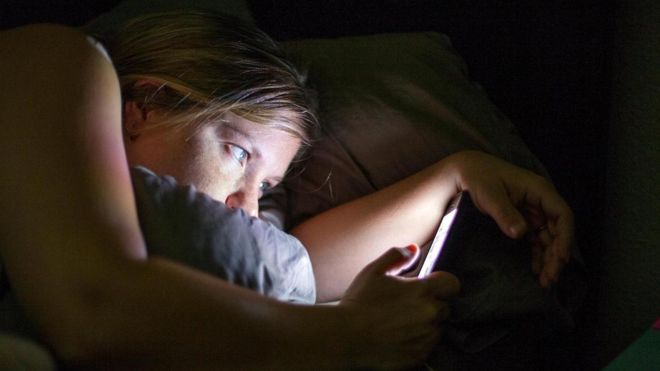 احذر تصفح وسائل التواصل الاجتماعي في هذا الوقت من اليوم
